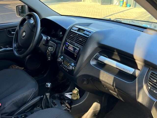 Сірий Кіа Sportage, об'ємом двигуна 2 л та пробігом 255 тис. км за 8200 $, фото 7 на Automoto.ua