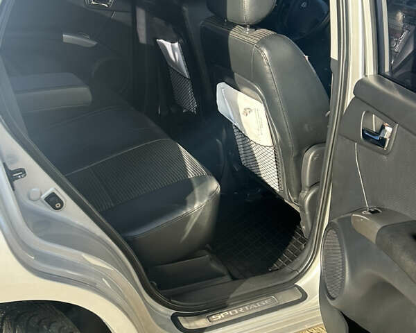 Сірий Кіа Sportage, об'ємом двигуна 2 л та пробігом 187 тис. км за 8500 $, фото 10 на Automoto.ua