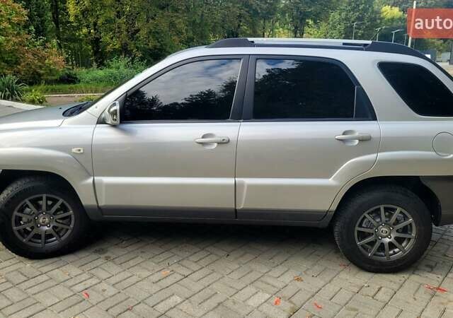 Серый Киа Sportage, объемом двигателя 2 л и пробегом 288 тыс. км за 6999 $, фото 5 на Automoto.ua