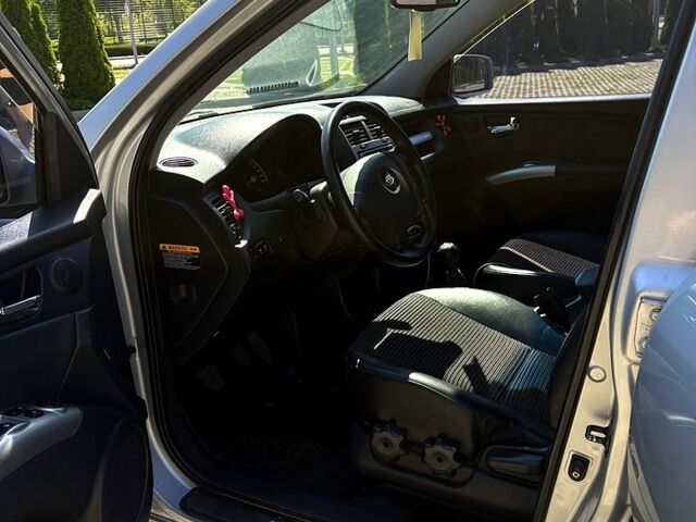 Серый Киа Sportage, объемом двигателя 2 л и пробегом 185 тыс. км за 6700 $, фото 5 на Automoto.ua