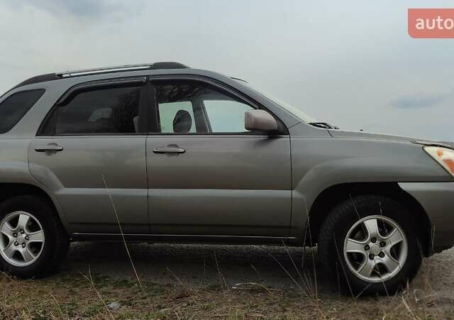 Сірий Кіа Sportage, об'ємом двигуна 2 л та пробігом 160 тис. км за 7900 $, фото 13 на Automoto.ua