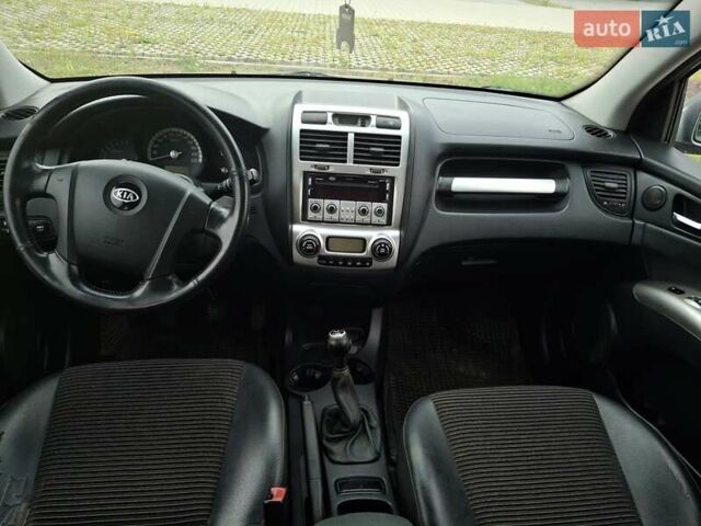 Серый Киа Sportage, объемом двигателя 2 л и пробегом 295 тыс. км за 8500 $, фото 24 на Automoto.ua
