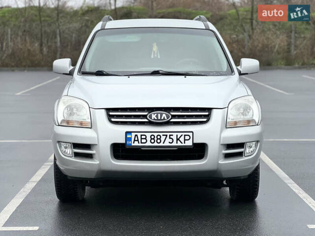 Серый Киа Sportage, объемом двигателя 2 л и пробегом 218 тыс. км за 8500 $, фото 2 на Automoto.ua