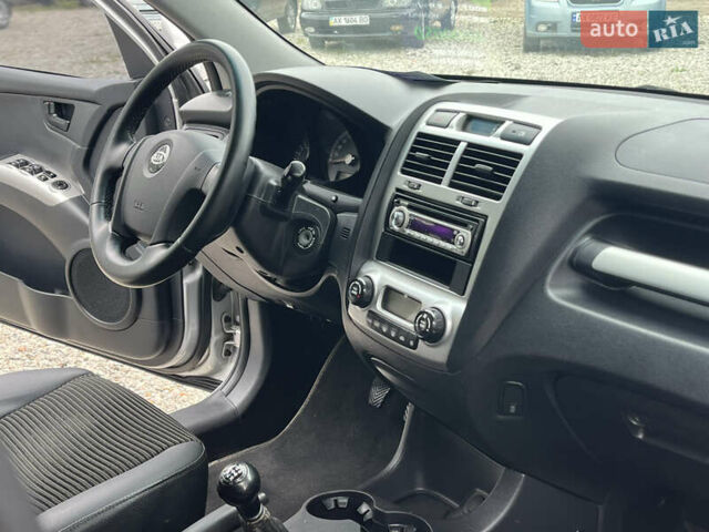 Серый Киа Sportage, объемом двигателя 0 л и пробегом 188 тыс. км за 9000 $, фото 19 на Automoto.ua