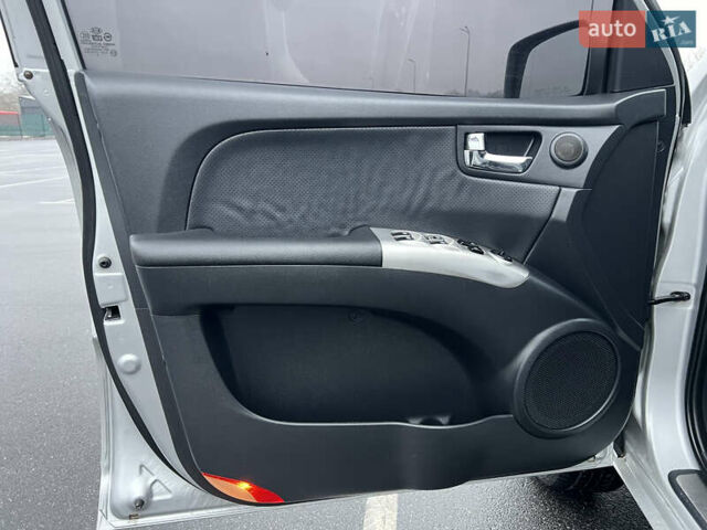 Серый Киа Sportage, объемом двигателя 2 л и пробегом 218 тыс. км за 8500 $, фото 27 на Automoto.ua