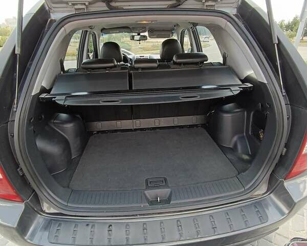 Серый Киа Sportage, объемом двигателя 2 л и пробегом 197 тыс. км за 8000 $, фото 3 на Automoto.ua