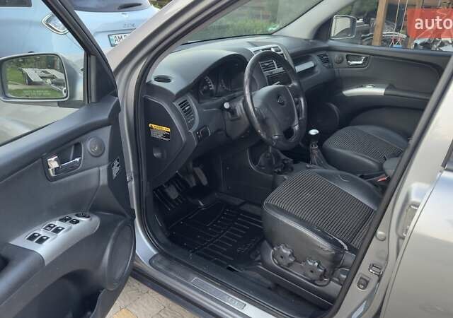 Серый Киа Sportage, объемом двигателя 2 л и пробегом 276 тыс. км за 7300 $, фото 7 на Automoto.ua