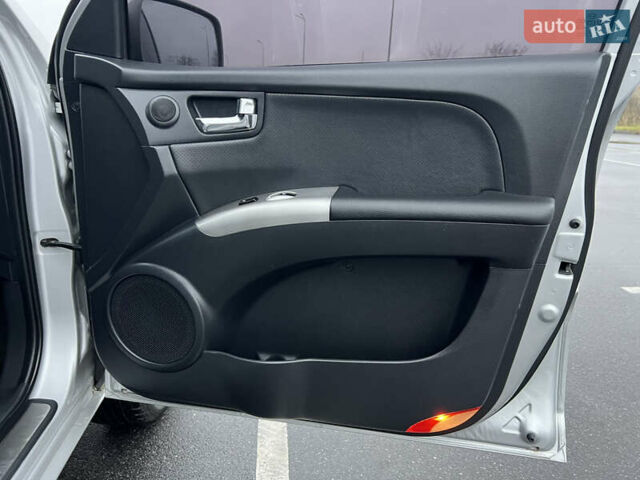 Серый Киа Sportage, объемом двигателя 2 л и пробегом 218 тыс. км за 8500 $, фото 24 на Automoto.ua