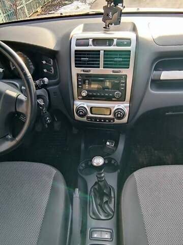 Серый Киа Sportage, объемом двигателя 2 л и пробегом 200 тыс. км за 8500 $, фото 2 на Automoto.ua