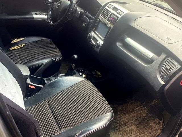 Серый Киа Sportage, объемом двигателя 2 л и пробегом 248 тыс. км за 7500 $, фото 3 на Automoto.ua