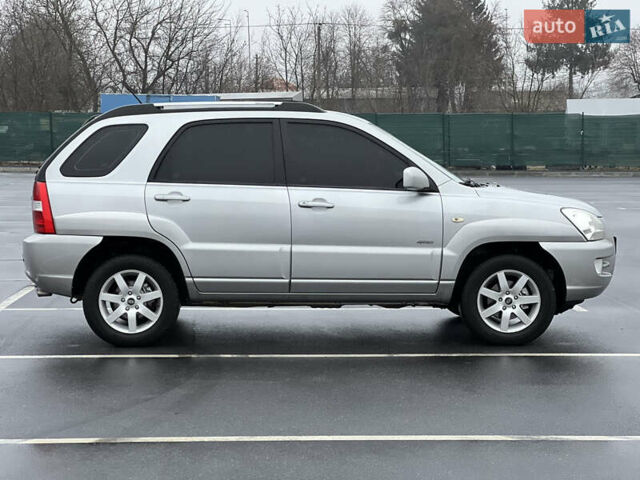 Серый Киа Sportage, объемом двигателя 2 л и пробегом 218 тыс. км за 8500 $, фото 4 на Automoto.ua