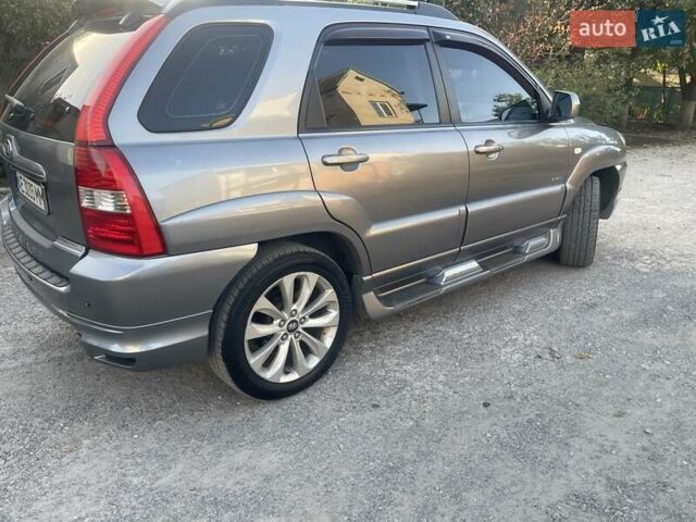 Киа Sportage 2007 в Новомосковске на Automoto.ua Серый Киа Sportage, объемом двигателя 2 л и пробегом 290 тыс. км за 8300 $, фото 2 на Automoto.ua