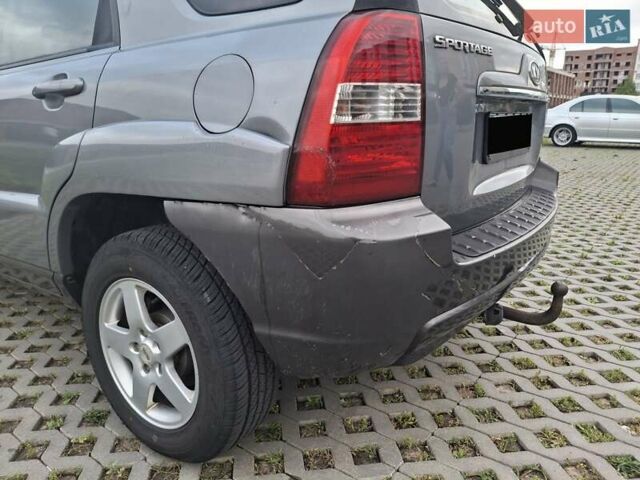 Серый Киа Sportage, объемом двигателя 2 л и пробегом 295 тыс. км за 8500 $, фото 6 на Automoto.ua