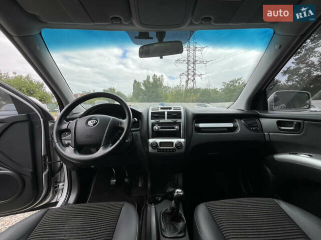 Серый Киа Sportage, объемом двигателя 0 л и пробегом 188 тыс. км за 9000 $, фото 13 на Automoto.ua