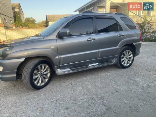 Киа Sportage 2007 в Новомосковске на Automoto.ua Серый Киа Sportage, объемом двигателя 2 л и пробегом 290 тыс. км за 8300 $, фото 8 на Automoto.ua