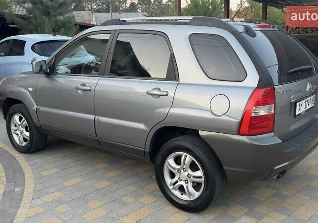 Серый Киа Sportage, объемом двигателя 2 л и пробегом 276 тыс. км за 7300 $, фото 2 на Automoto.ua