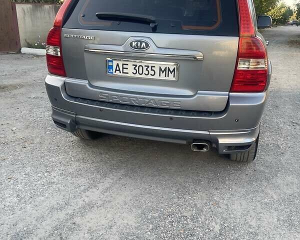 Киа Sportage 2007 в Новомосковске на Automoto.ua Серый Киа Sportage, объемом двигателя 2 л и пробегом 290 тыс. км за 8300 $, фото 4 на Automoto.ua