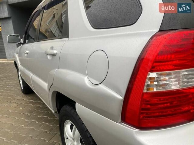 Серый Киа Sportage, объемом двигателя 2 л и пробегом 212 тыс. км за 8350 $, фото 13 на Automoto.ua