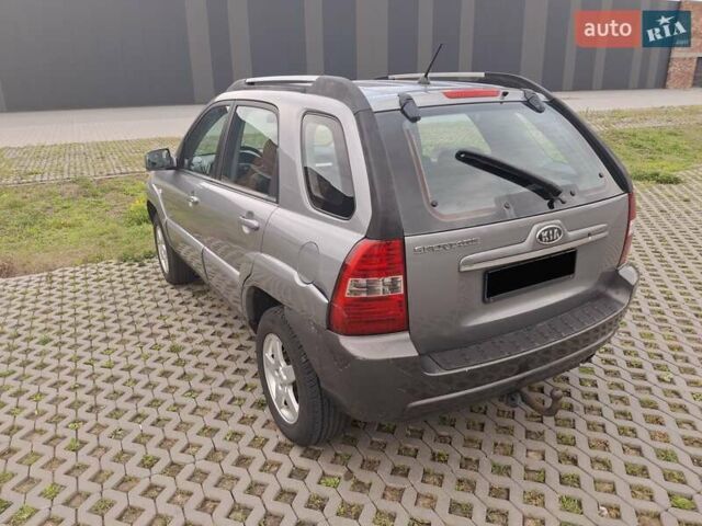 Серый Киа Sportage, объемом двигателя 2 л и пробегом 295 тыс. км за 8500 $, фото 2 на Automoto.ua