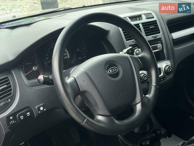 Серый Киа Sportage, объемом двигателя 0 л и пробегом 188 тыс. км за 9000 $, фото 9 на Automoto.ua