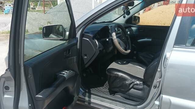 Серый Киа Sportage, объемом двигателя 2 л и пробегом 320 тыс. км за 6500 $, фото 3 на Automoto.ua