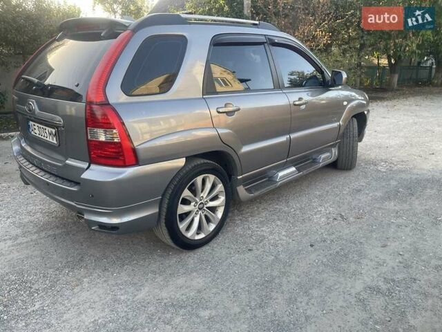 Киа Sportage 2007 в Новомосковске на Automoto.ua Серый Киа Sportage, объемом двигателя 2 л и пробегом 290 тыс. км за 8300 $, фото 3 на Automoto.ua