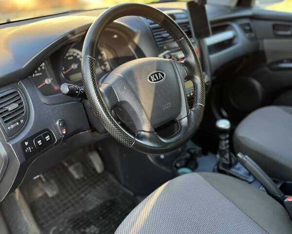 Сірий Кіа Sportage, об'ємом двигуна 1.99 л та пробігом 250 тис. км за 8050 $, фото 2 на Automoto.ua