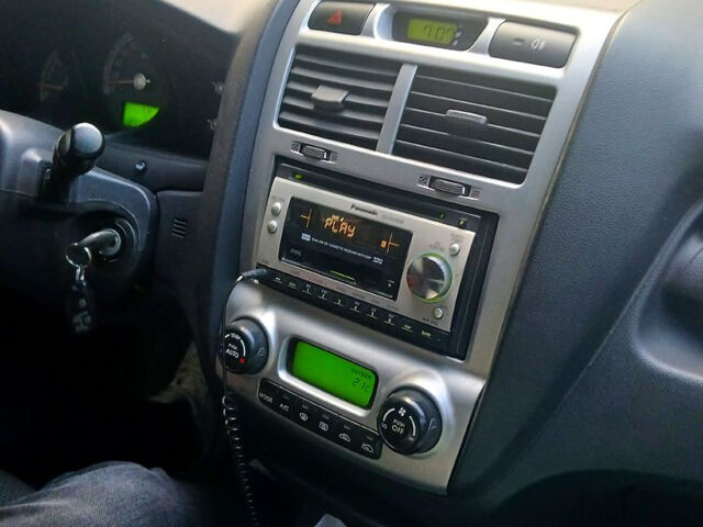 Сірий Кіа Sportage, об'ємом двигуна 2 л та пробігом 186 тис. км за 8000 $, фото 3 на Automoto.ua