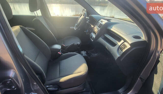 Сірий Кіа Sportage, об'ємом двигуна 2 л та пробігом 199 тис. км за 8690 $, фото 19 на Automoto.ua