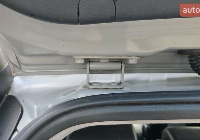 Кіа Sportage 2008 у Шостке на Automoto.ua Сірий Кіа Sportage, об'ємом двигуна 2 л та пробігом 180 тис. км за 8500 $, фото 28 на Automoto.ua