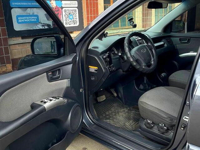 Кіа Sportage 2008 у Харкові на Automoto.ua Сірий Кіа Sportage, об'ємом двигуна 2 л та пробігом 152 тис. км за 8200 $, фото 2 на Automoto.ua