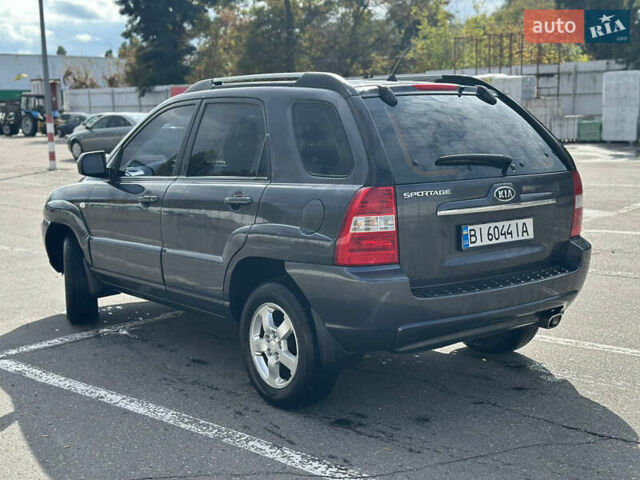 Серый Киа Sportage, объемом двигателя 2 л и пробегом 250 тыс. км за 7500 $, фото 5 на Automoto.ua