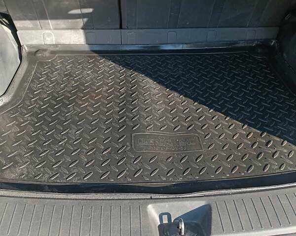 Сірий Кіа Sportage, об'ємом двигуна 1.99 л та пробігом 258 тис. км за 8500 $, фото 11 на Automoto.ua