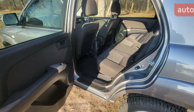 Сірий Кіа Sportage, об'ємом двигуна 2 л та пробігом 199 тис. км за 8690 $, фото 17 на Automoto.ua