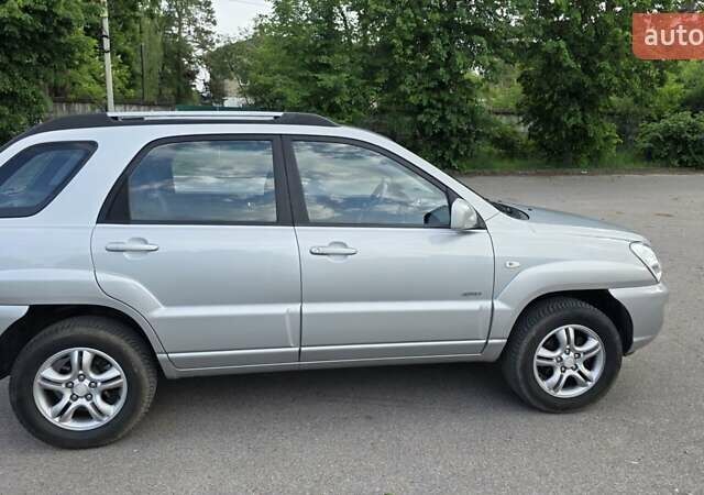 Кіа Sportage 2008 у Шостке на Automoto.ua Сірий Кіа Sportage, об'ємом двигуна 2 л та пробігом 180 тис. км за 8500 $, фото 3 на Automoto.ua