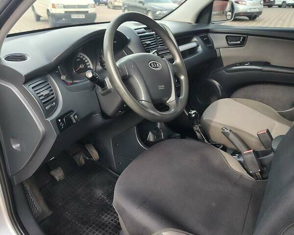 Серый Киа Sportage, объемом двигателя 2 л и пробегом 156 тыс. км за 8400 $, фото 1 на Automoto.ua