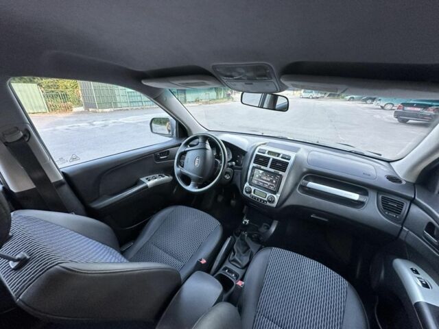 Серый Киа Sportage, объемом двигателя 2 л и пробегом 236 тыс. км за 8200 $, фото 7 на Automoto.ua