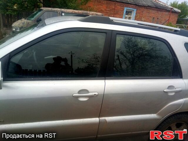 Серый Киа Sportage, объемом двигателя 2 л и пробегом 246 тыс. км за 8000 $, фото 2 на Automoto.ua