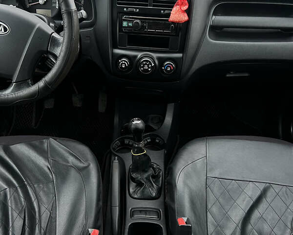 Серый Киа Sportage, объемом двигателя 1.99 л и пробегом 230 тыс. км за 8000 $, фото 15 на Automoto.ua