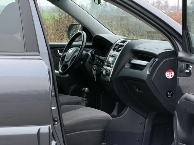 Серый Киа Sportage, объемом двигателя 2 л и пробегом 228 тыс. км за 8600 $, фото 14 на Automoto.ua