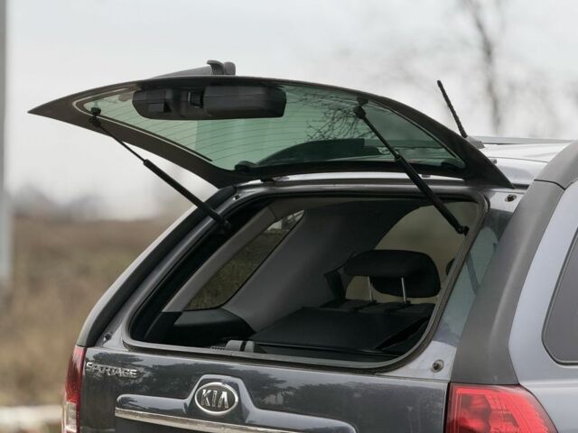 Серый Киа Sportage, объемом двигателя 2 л и пробегом 228 тыс. км за 8600 $, фото 18 на Automoto.ua