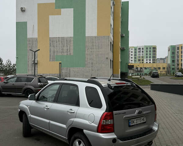 Серый Киа Sportage, объемом двигателя 2 л и пробегом 268 тыс. км за 7000 $, фото 4 на Automoto.ua