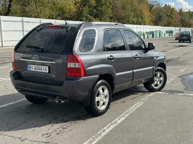 Серый Киа Sportage, объемом двигателя 2 л и пробегом 250 тыс. км за 7500 $, фото 3 на Automoto.ua