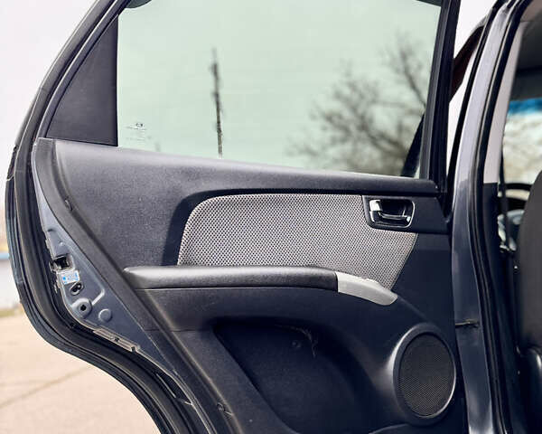 Серый Киа Sportage, объемом двигателя 2.7 л и пробегом 281 тыс. км за 7800 $, фото 25 на Automoto.ua