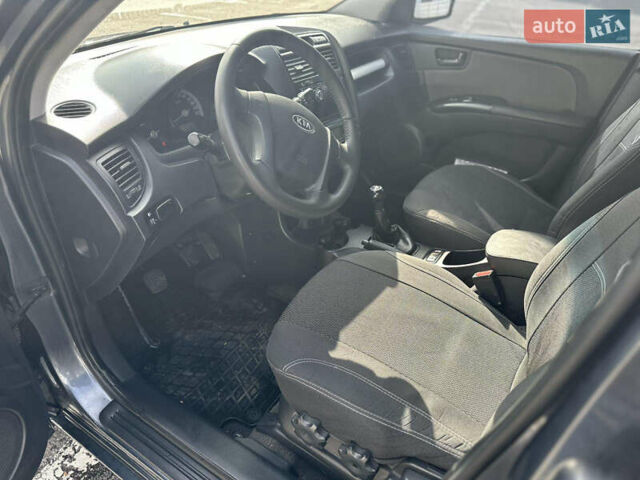 Серый Киа Sportage, объемом двигателя 2 л и пробегом 250 тыс. км за 7500 $, фото 9 на Automoto.ua