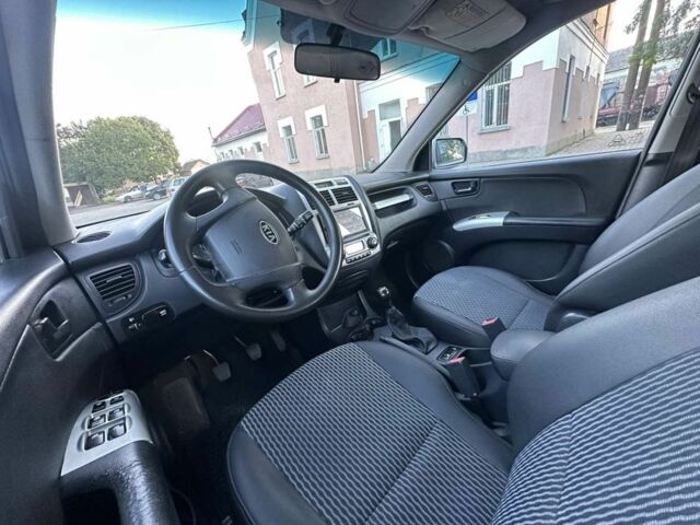 Серый Киа Sportage, объемом двигателя 2 л и пробегом 236 тыс. км за 8200 $, фото 6 на Automoto.ua