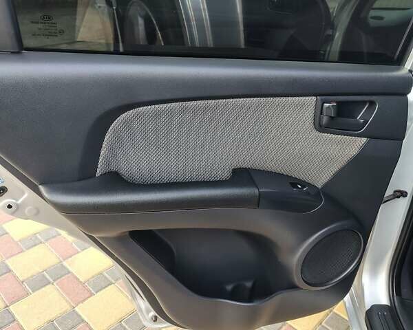Серый Киа Sportage, объемом двигателя 2 л и пробегом 156 тыс. км за 8400 $, фото 20 на Automoto.ua