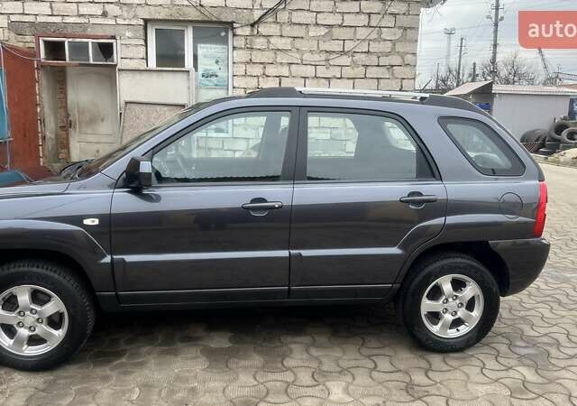 Сірий Кіа Sportage, об'ємом двигуна 1.99 л та пробігом 196 тис. км за 8200 $, фото 1 на Automoto.ua