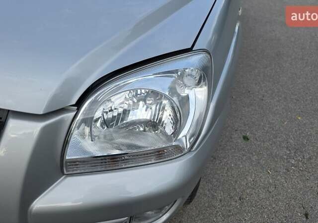 Кіа Sportage 2008 у Шостке на Automoto.ua Сірий Кіа Sportage, об'ємом двигуна 2 л та пробігом 180 тис. км за 8500 $, фото 32 на Automoto.ua