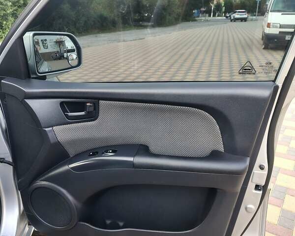 Серый Киа Sportage, объемом двигателя 2 л и пробегом 156 тыс. км за 8400 $, фото 11 на Automoto.ua